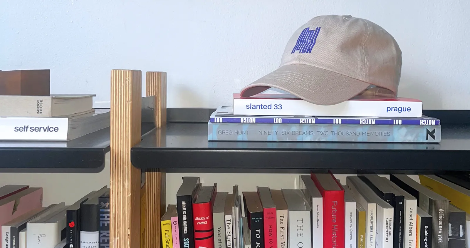 NOTCH LOGO CAP